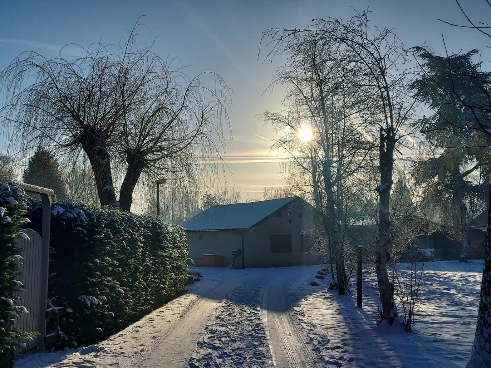 Rustig Gelegen Chalet Kapeki Met Tuin Aan Het Water Geel Exterior foto