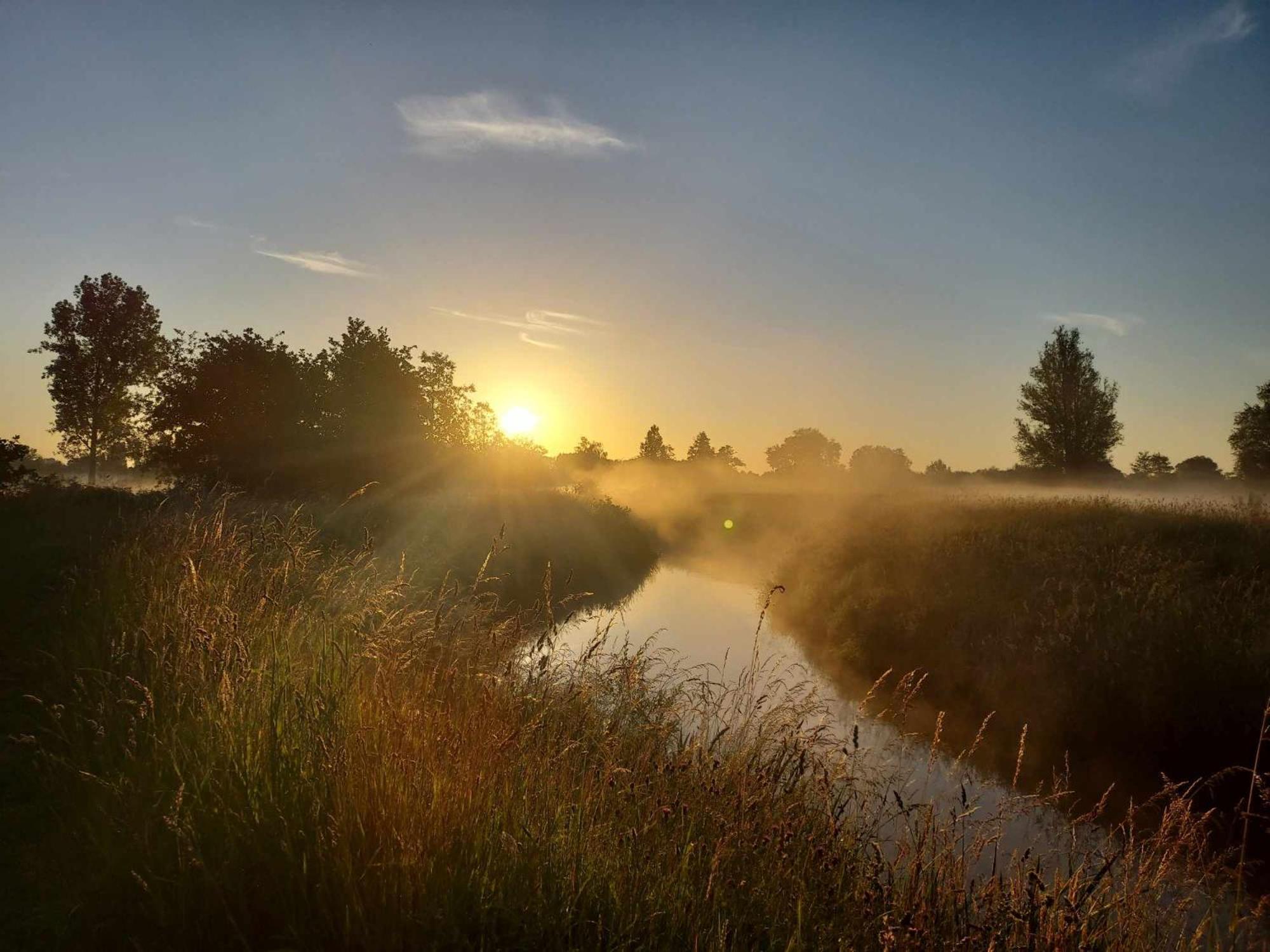 Rustig Gelegen Chalet Kapeki Met Tuin Aan Het Water Geel Exterior foto